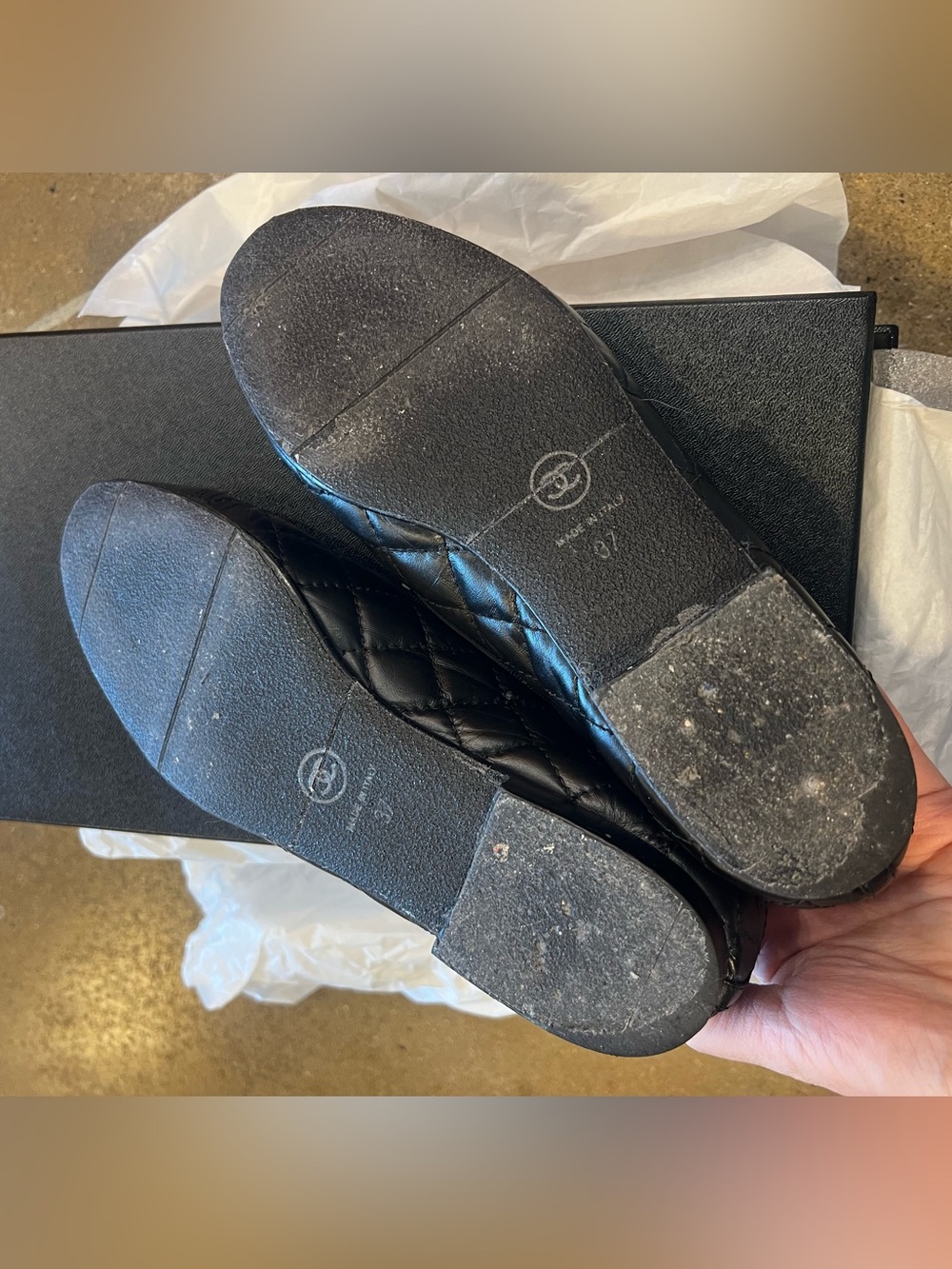 CHANEL BALLET FLATS Aged Calfskin 
Black - Picture 8 of 9
